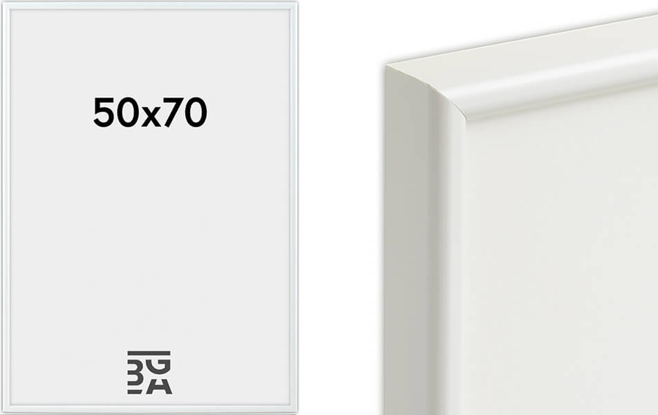 Φωτογραφία μιας μοντέρνας λευκής κορνίζας